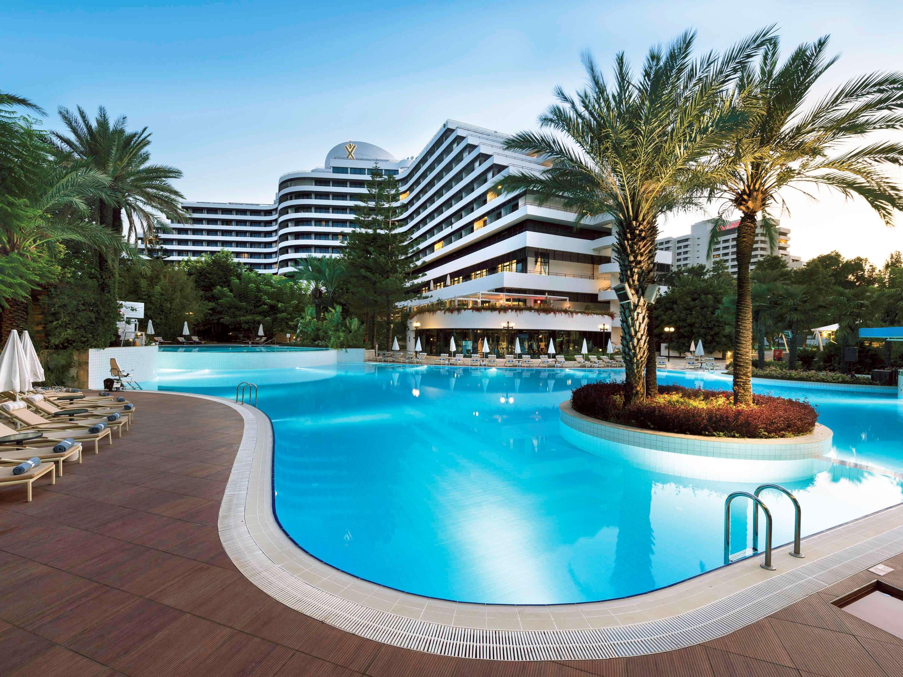 Фото отелей анталии. Rixos Downtown Antalya 5. Rixos Downtown Анталия. Отель в Турции Rixos Downtown Antalya 5. Риксос Даунтаун бассейн Анталия.